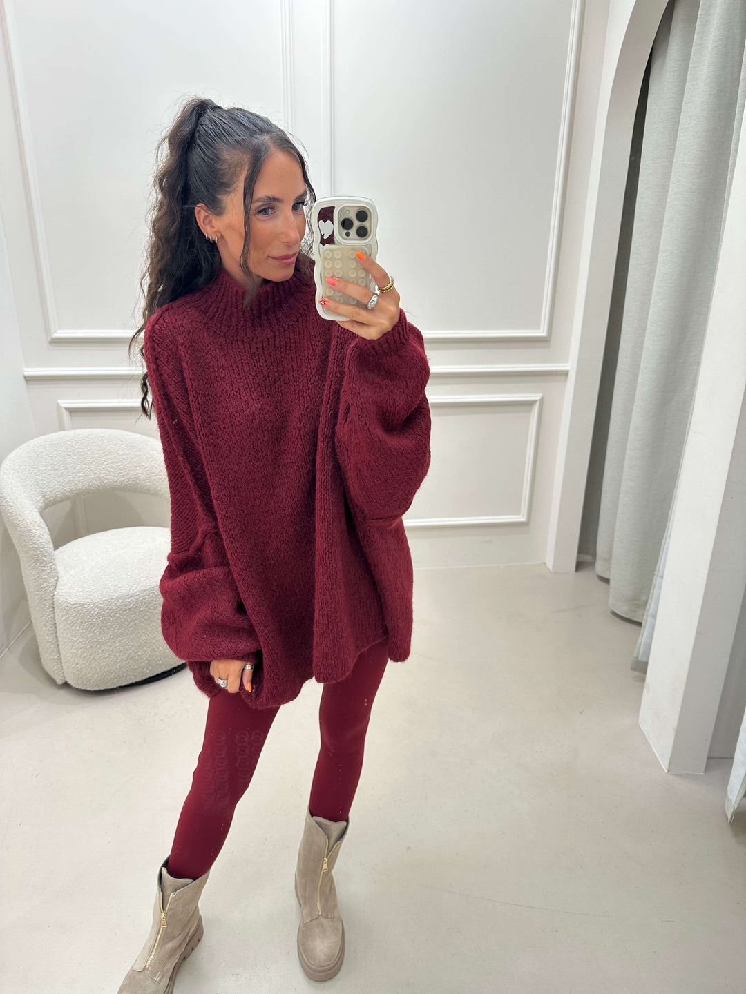 Oversize-Strickpullover in Bordeaux