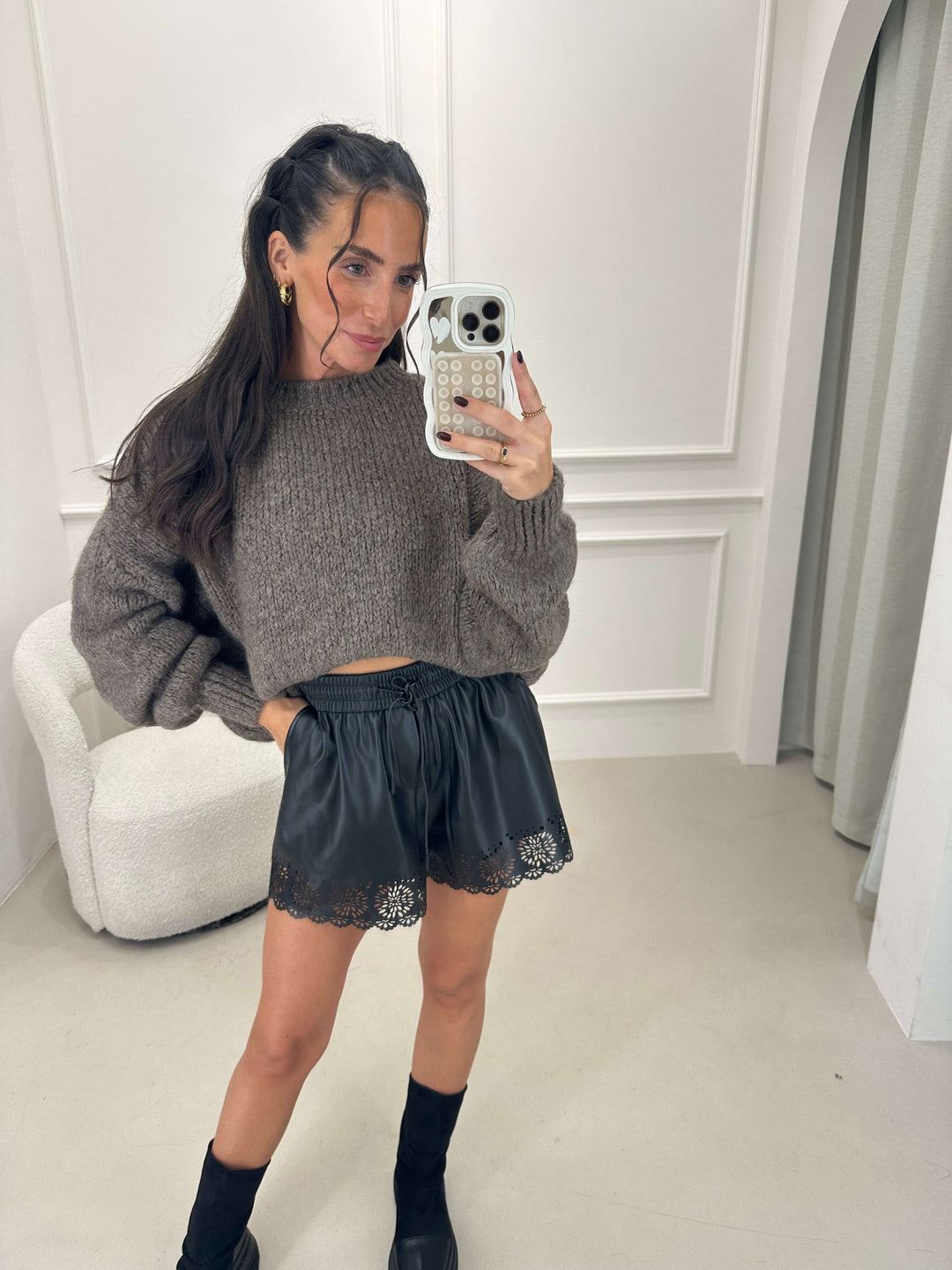 Flauschi kurz Oversize-Strickpullover in Braun