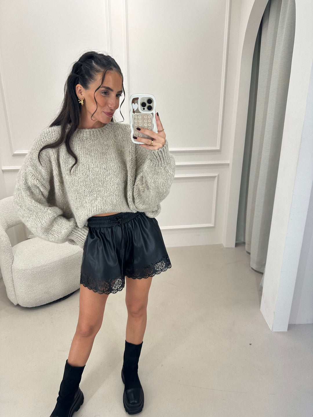 Flauschi kurz Oversize-Strickpullover in Beige