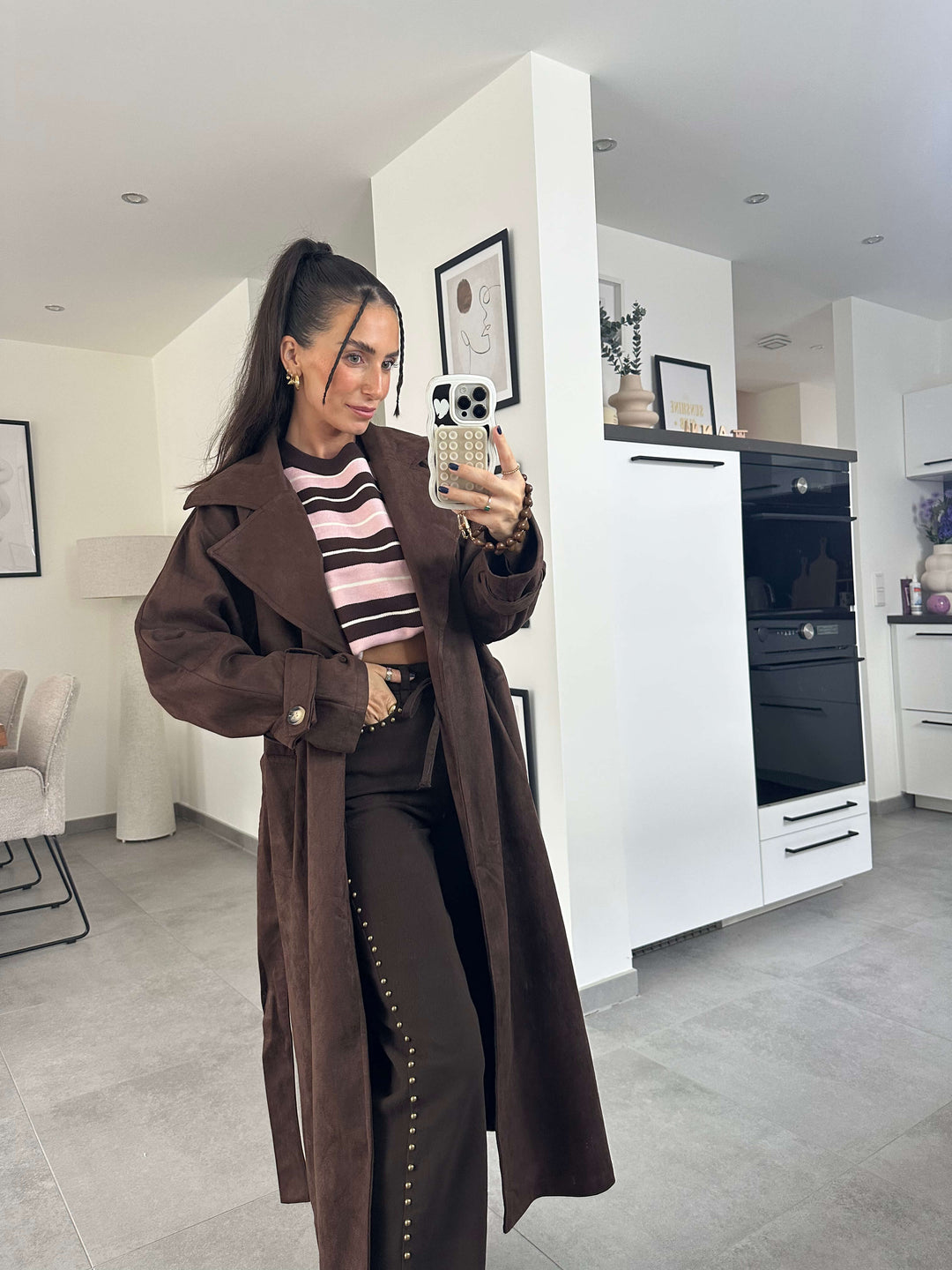 Langer Trenchcoat aus Wildlederoptik in Braun