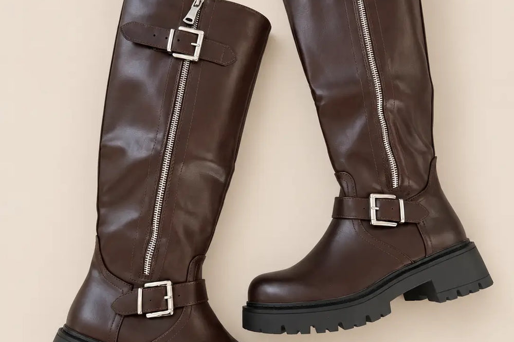 Braune Biker Stiefel mit Schnallen und Reißverschluss als Begleiter zur Jacke in Lederoptik | Lisa’s Boutique