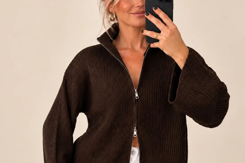 Donna in cardigan a coste con zip marrone | Lisa’s Boutique