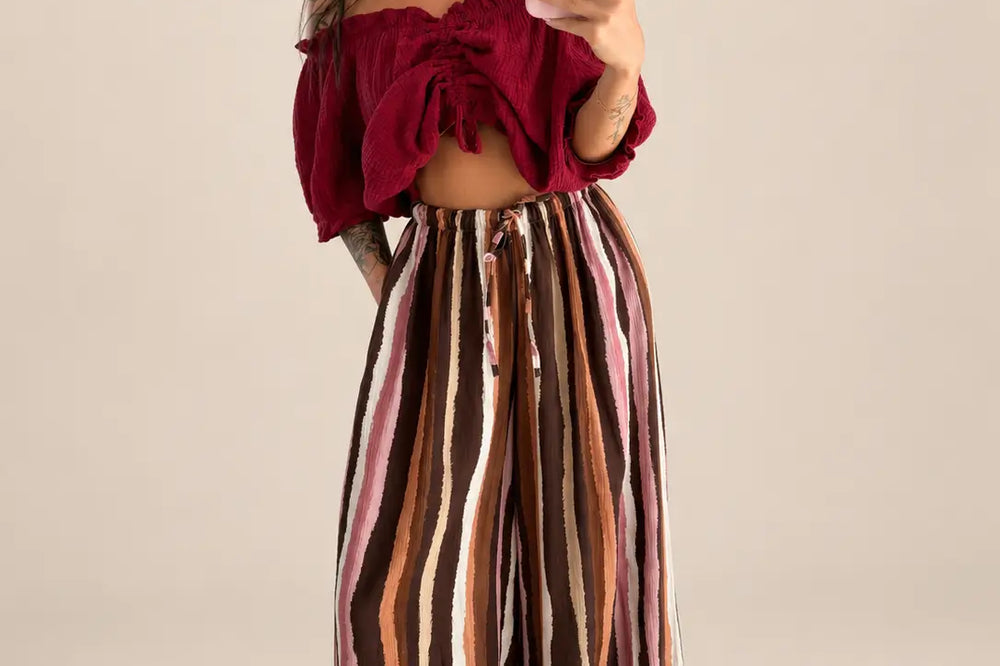 Donna in pantaloni larghi a righe marrone | Lisa’s Boutique