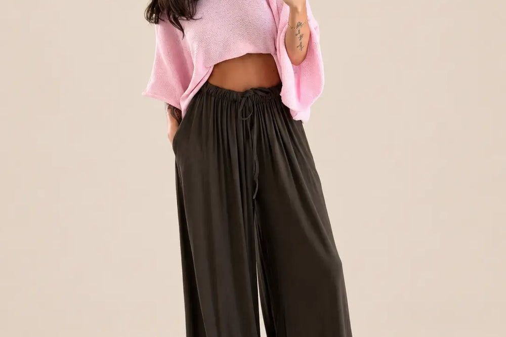 Braune Hose kombinieren mit rosa Oberteil | Lisa’s Boutique