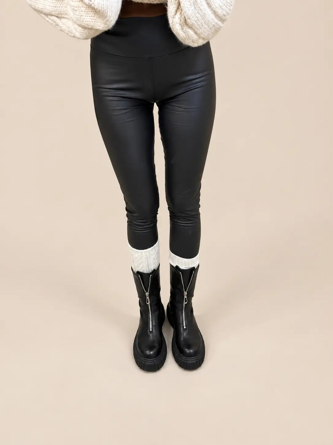 Schwarze Leder Leggings für Damen mit mattem Glanz | Lisa’s Boutique