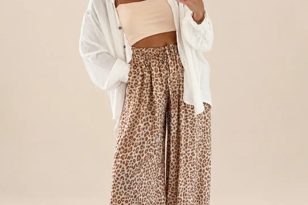 Leoprint Schlabberhose Damen in Beige mit weitem Bein | Lisa’s Boutique
