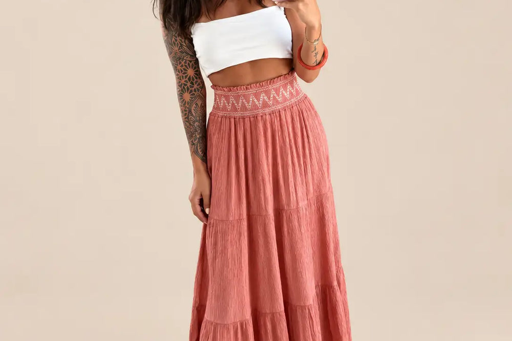 Donna in gonna lunga rosa antico | Lisa’s Boutique
