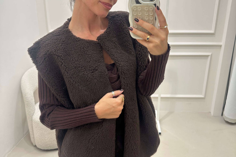 Flauschige Teddy Weste in Braun mit weichem Teddyflor | Lisa’s Boutique