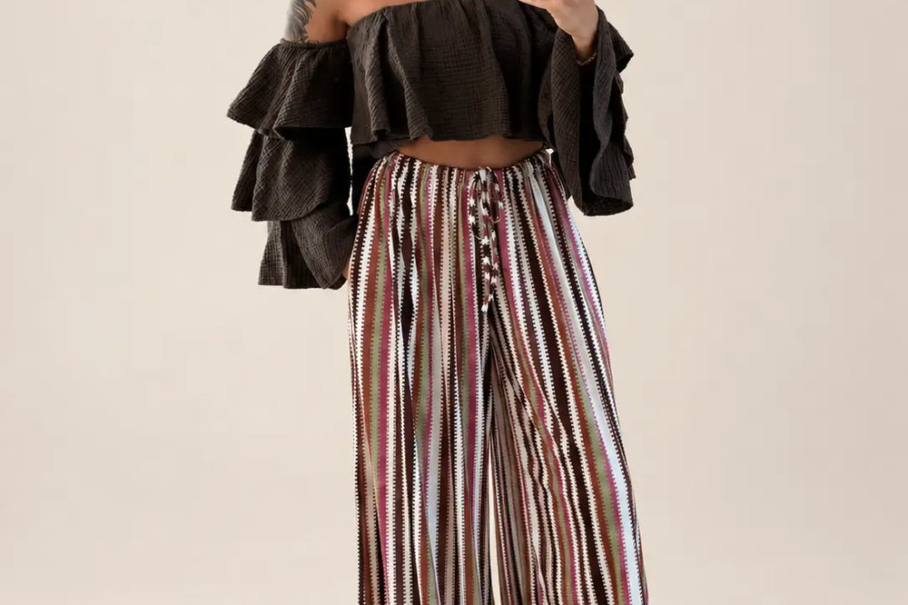 Kobieta w brązowej koszuli muślinowej bez ramiączek | Lisa’s Boutique