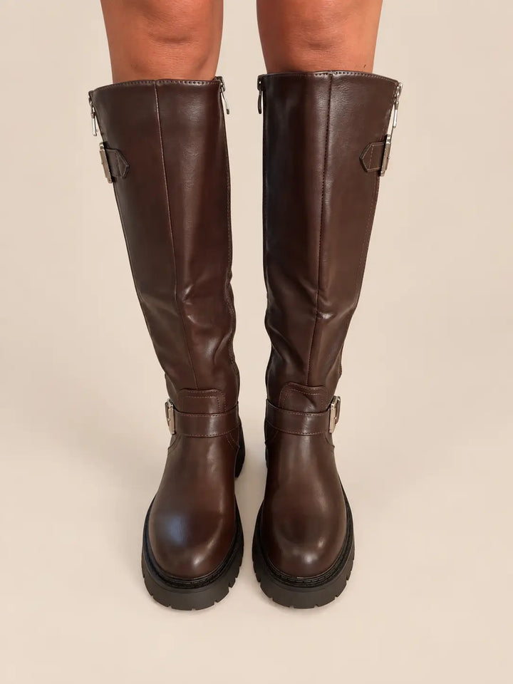 Kniehoher Stiefel aus Wildlederimitat – Braun