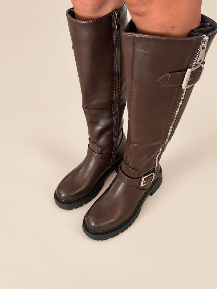 Kniehoher Stiefel aus Wildlederimitat – Braun