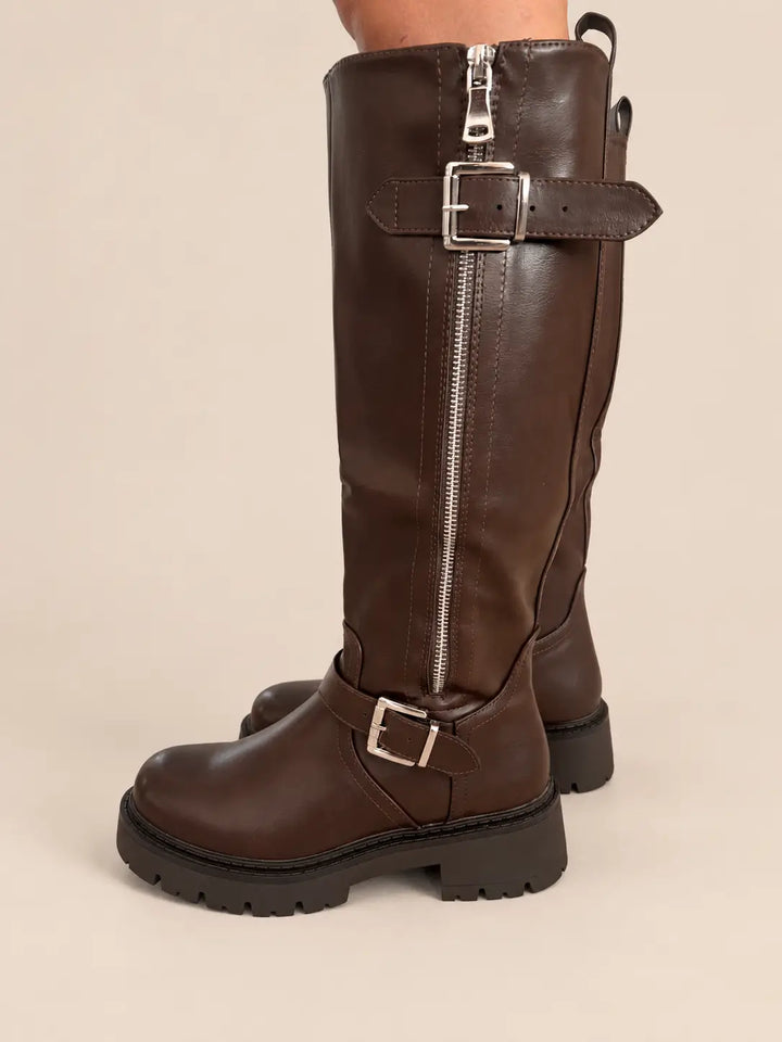 Kniehoher Stiefel aus Wildlederimitat – Braun