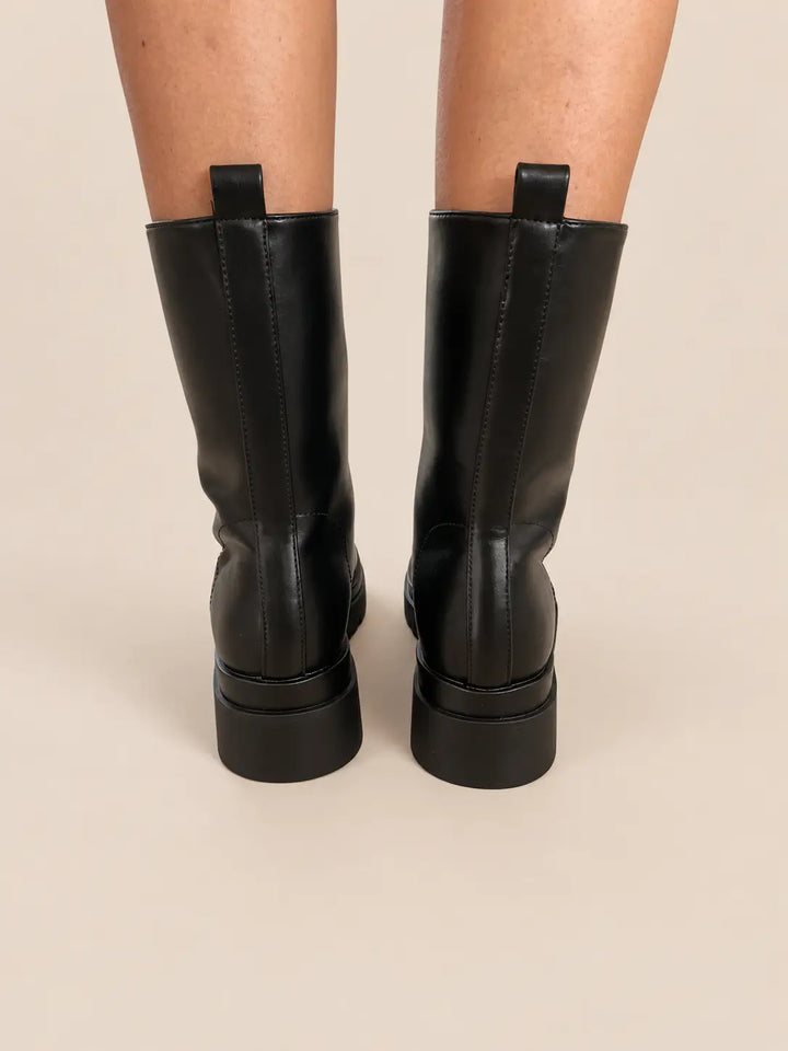 Boots with Zip – Black
