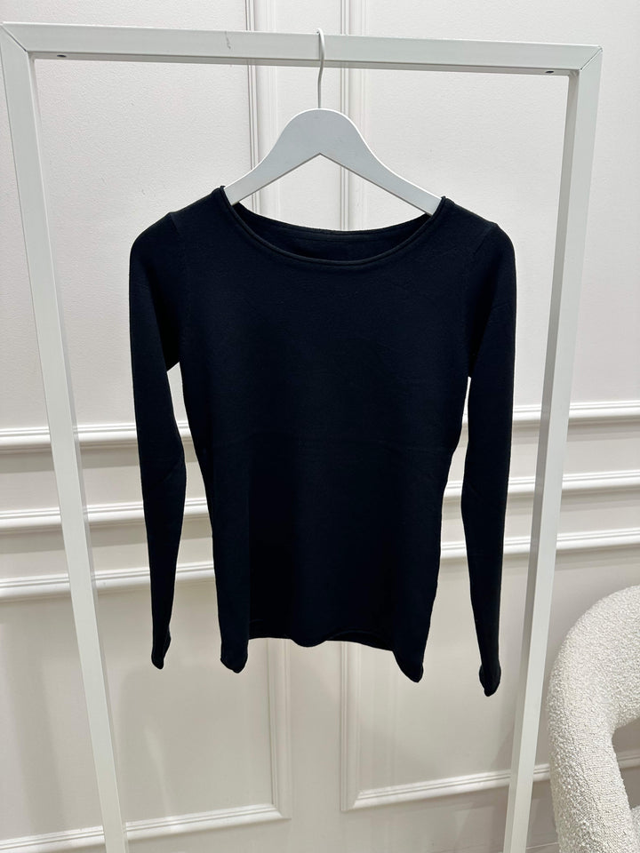 Basic Langarmshirt in Schwarz