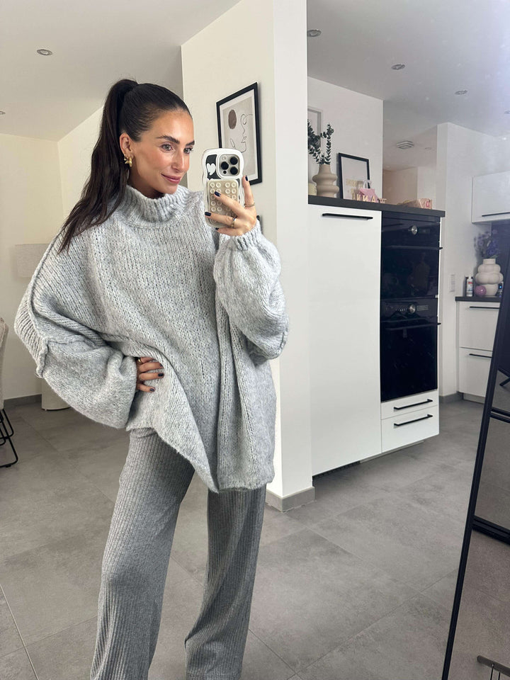 Flauschi Oversize-Strickpullover in Hellgrau