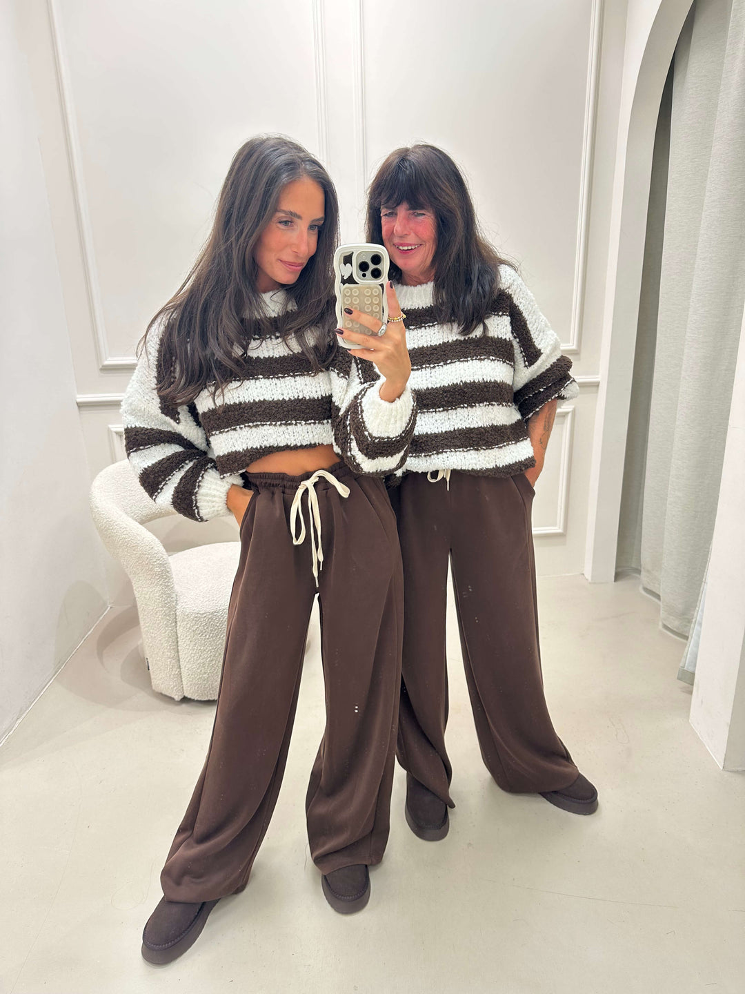 Gestreifter Strickpullover in Braun-Weiß