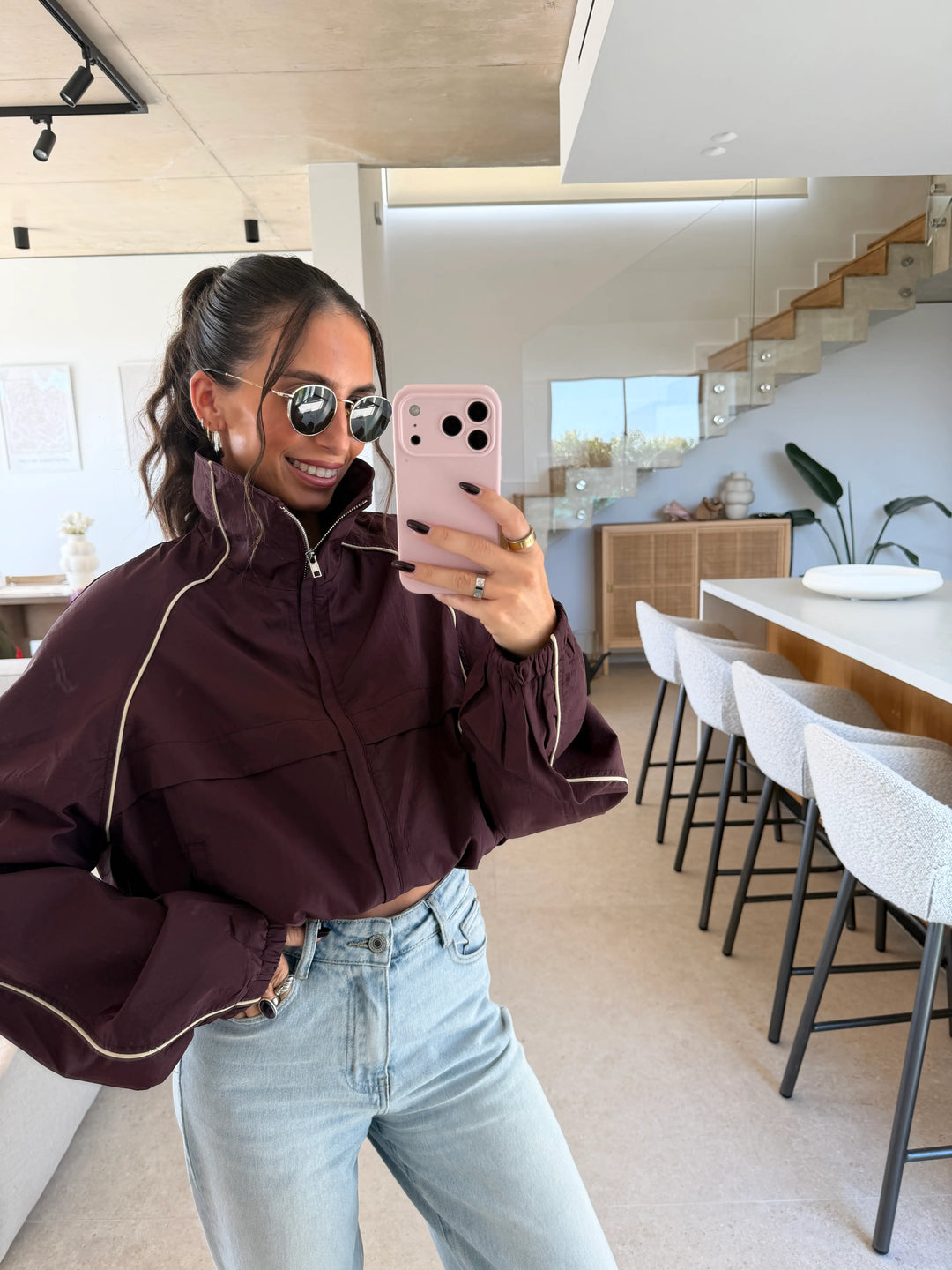 Windbreaker Jacke – Bordeaux – Outfit-Ansicht nah | Lisa’s Boutique