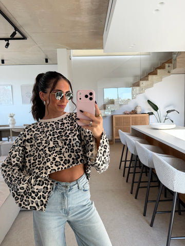 Longsleeve Leo – Creme – Outfit-Ansicht mit Jeans | Lisa’s Boutique