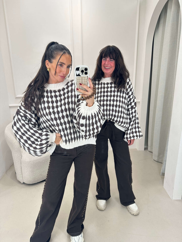 Chunky knit sweater in white and black