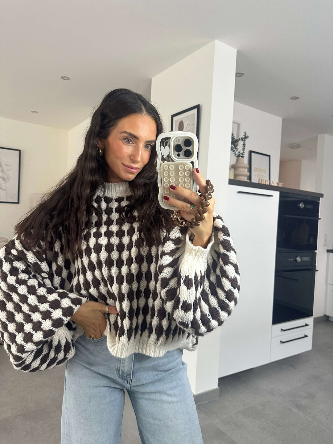 Chunky knit sweater in white and black