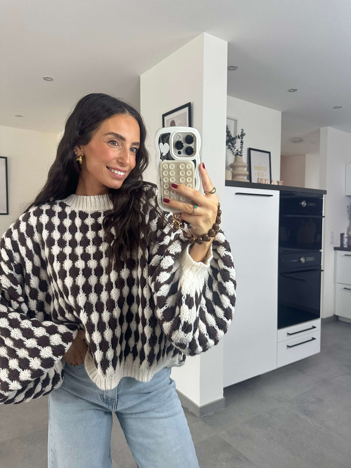 Chunky knit sweater in white and black
