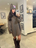Vorbestellung Cozy-Strickkleid in Taupe