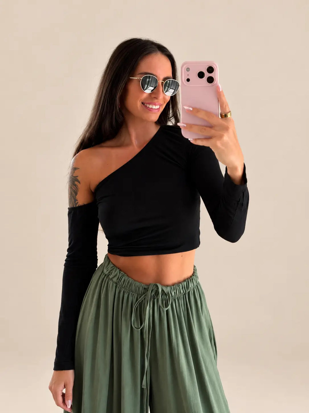 One Shoulder Top Damen in Schwarz mit asymmetrischem Ausschnitt | Lisa’s Boutique