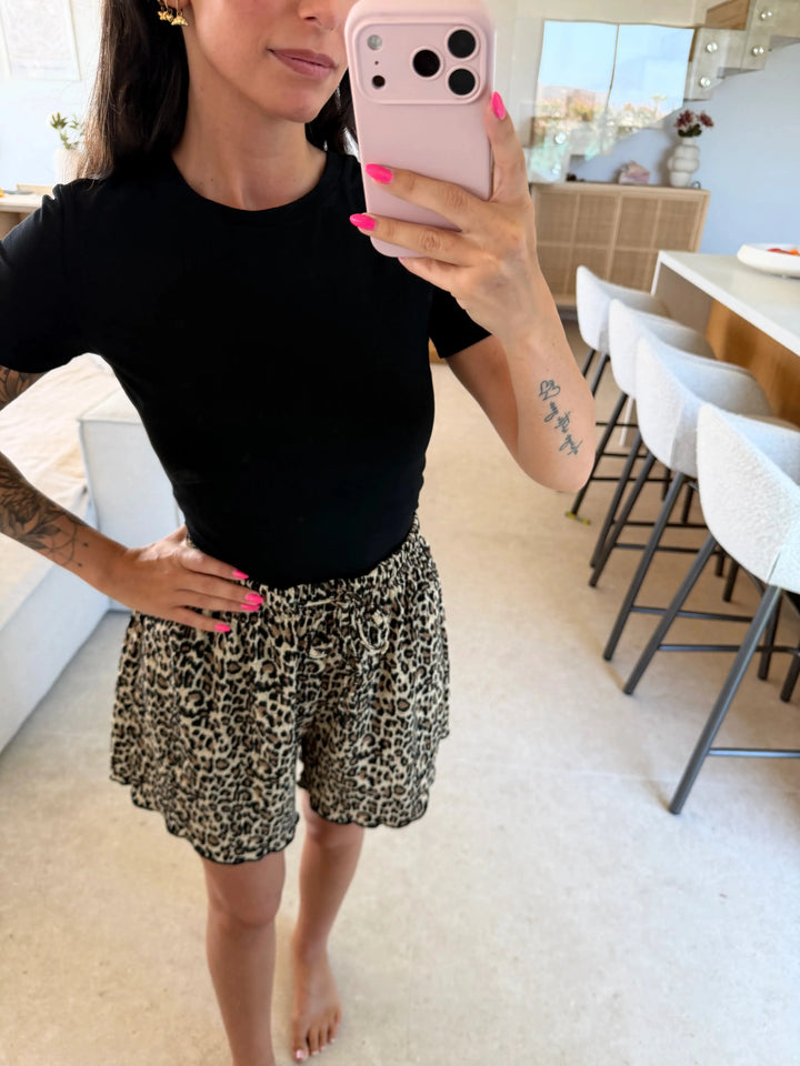 Basic T-Shirt – Schwarz Top Lisas Boutique 