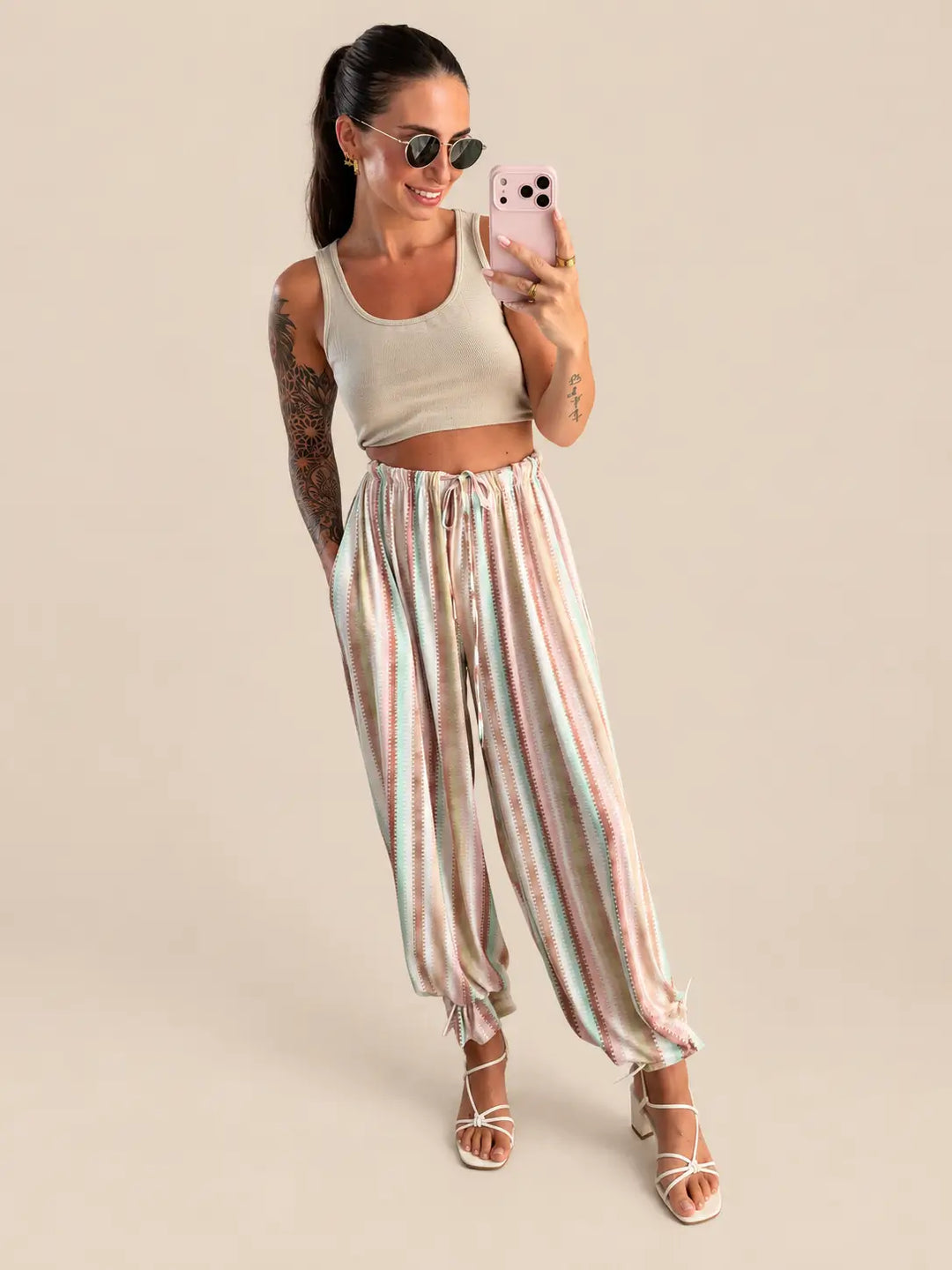 Top basic donna beige a coste, vista di dettaglio | Lisa’s Boutique