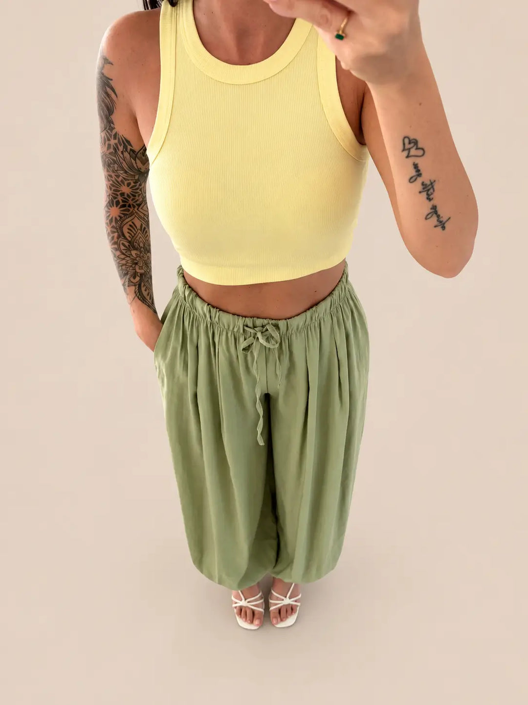 Basic Top Damen in Gelb mit figurbetonter Passform | Lisa’s Boutique