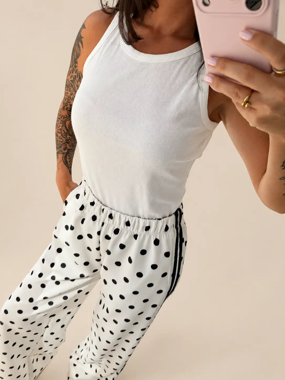 Basic Top Damen in Weiß mit ärmellosem Schnitt | Lisa’s Boutique