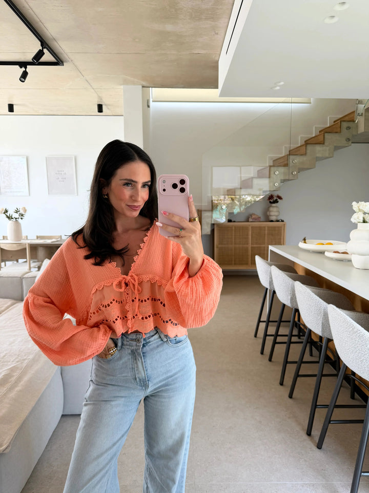 Bluse mit Stickerei – Apricot Bluse Lisas Boutique 