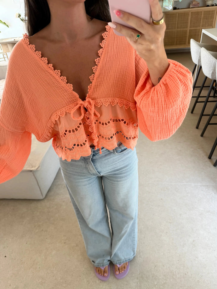 Bluse mit Stickerei – Apricot Bluse Lisas Boutique 