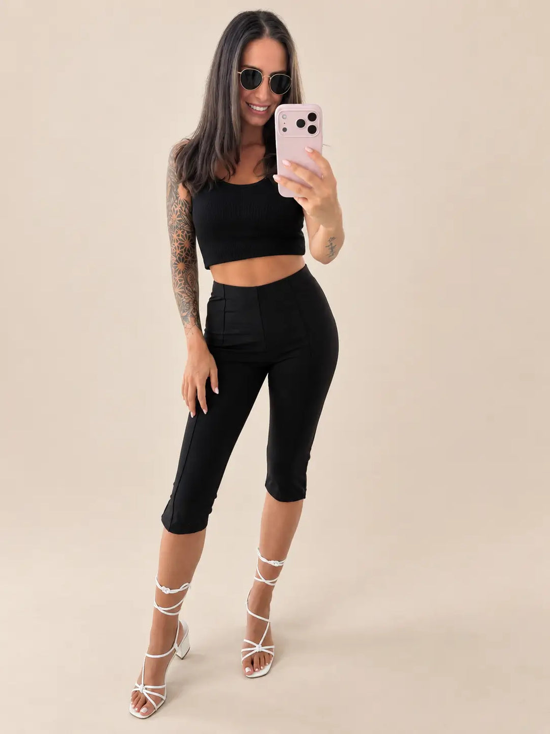 Capri Hose Damen in Schwarz mit seitlichen Saumschlitzen | Lisa’s Boutique