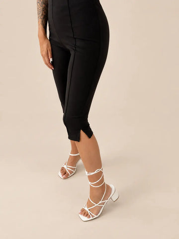 Czarne spodnie capri damskie, widok z boku | Lisa’s Boutique
