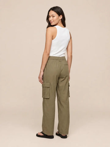 Spodnie cargo damskie w kolorze khaki, widok z boku | Lisa’s Boutique