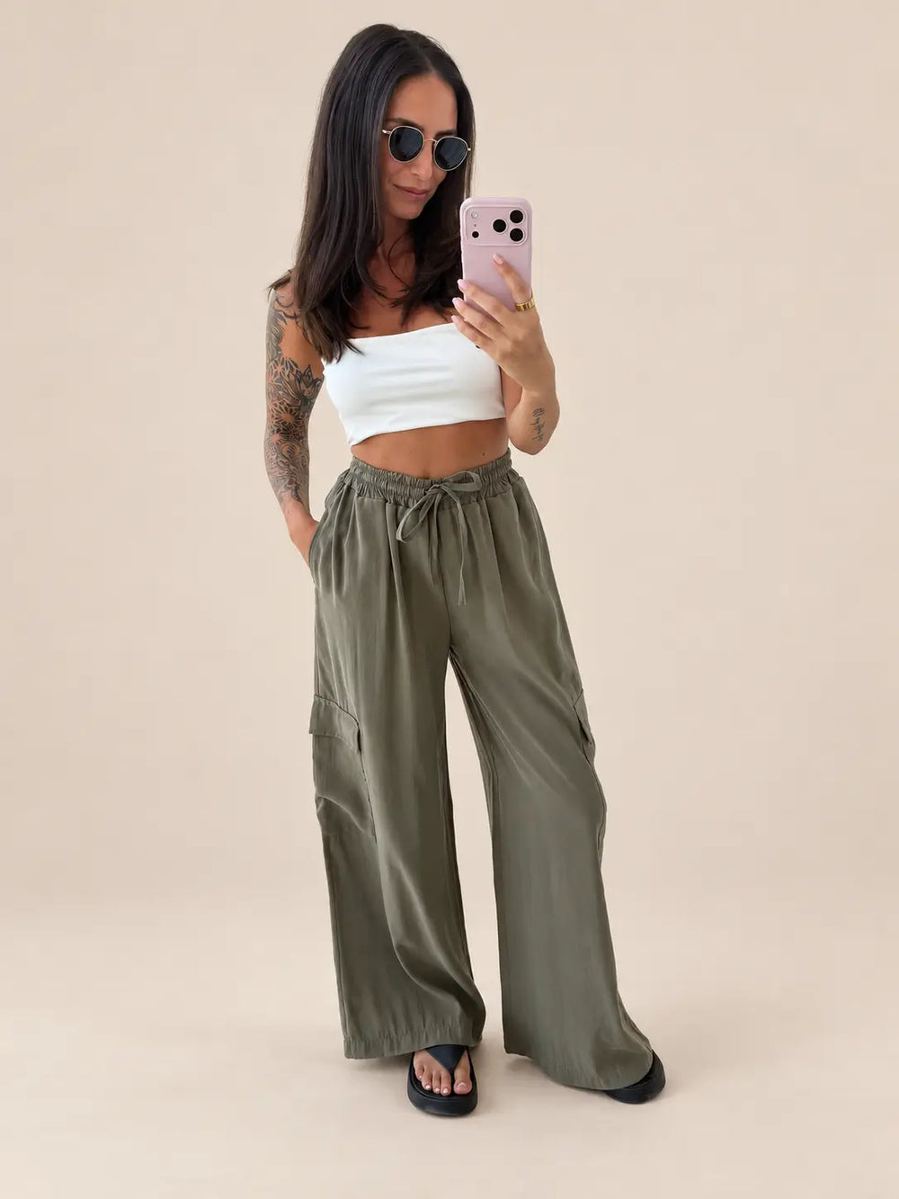 Women’s cargo trousers in Khaki, detail view | Lisa’s Boutique