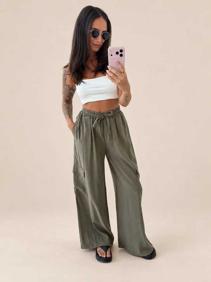 Cargobroek dames in Khaki, detailaanzicht | Lisa’s Boutique