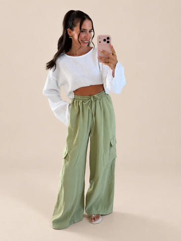 Szałwiowe spodnie cargo damskie, szczegół kieszeni | Lisa’s Boutique