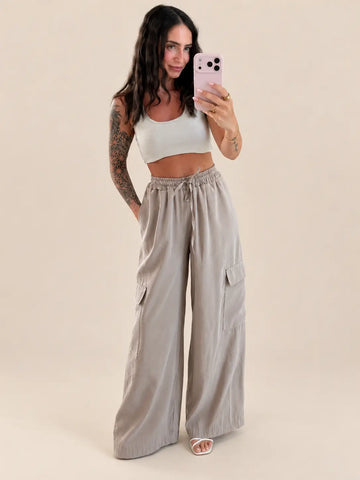Pantaloni cargo donna color fango, vista di dettaglio | Lisa’s Boutique