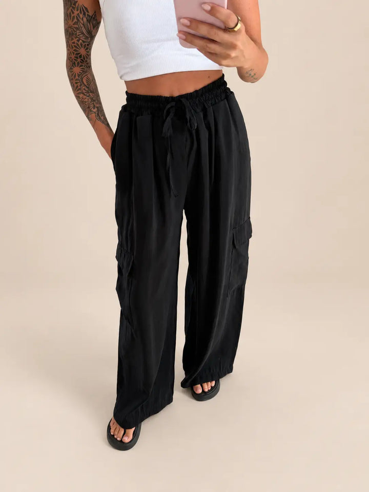 Cargobroek dames in Zwart, vooraanzicht | Lisa’s Boutique
