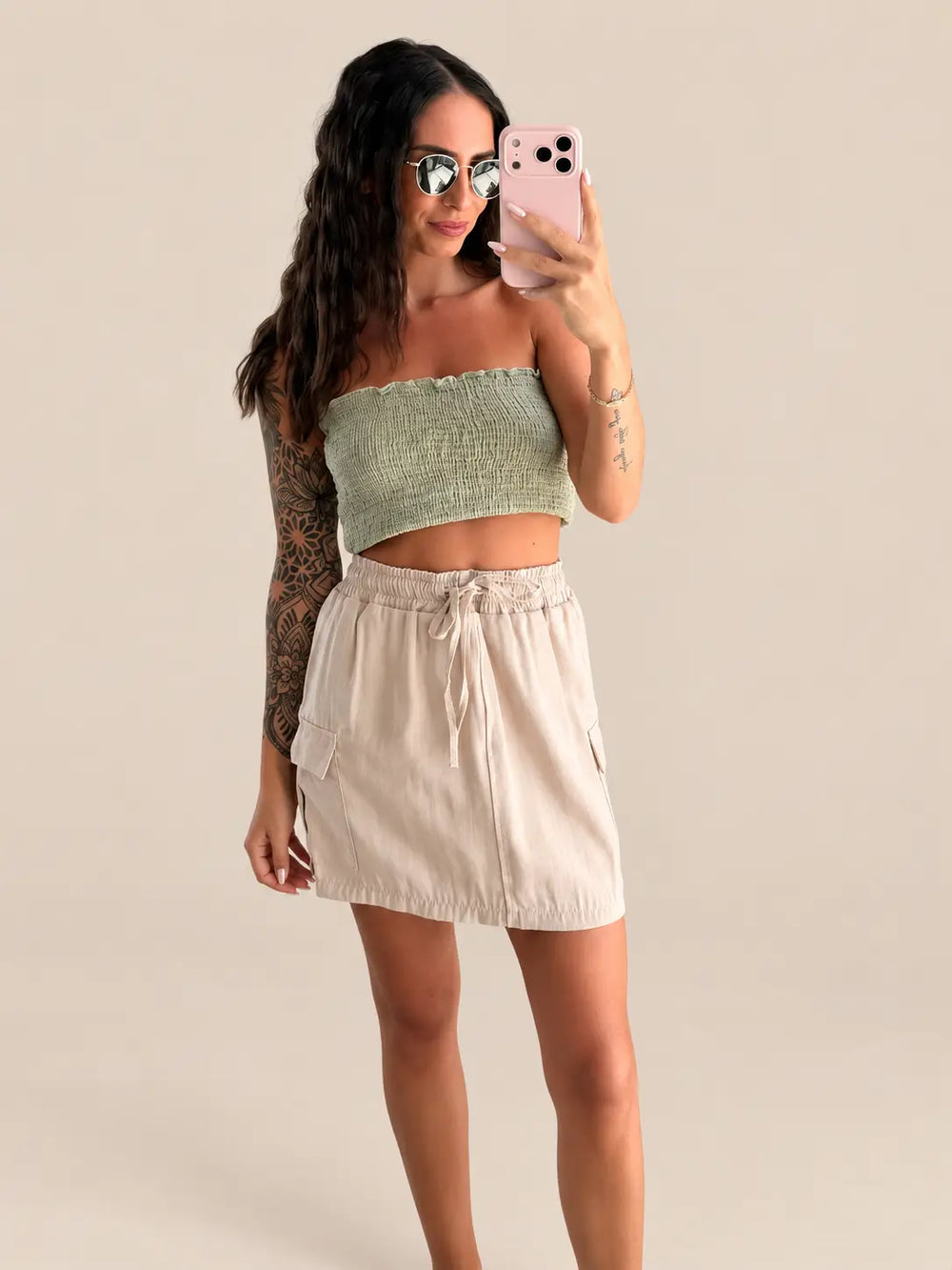 Cargo Rock Damen in Beige mit Tube Top im Outfit | Lisa’s Boutique