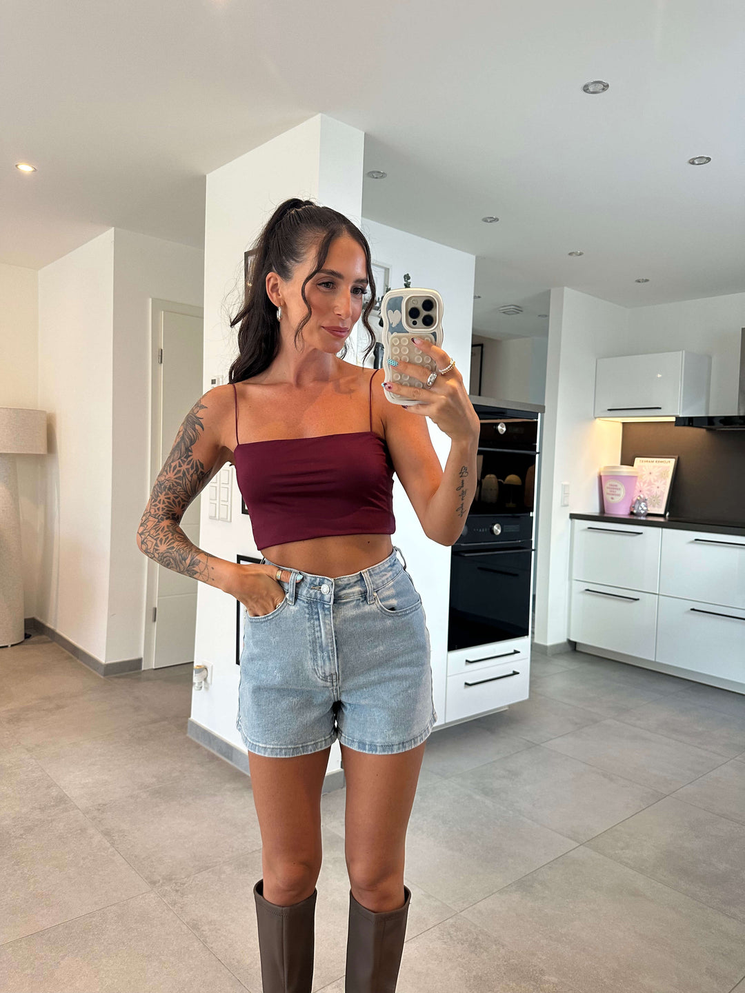 Bordeauxfarbenes Croptop mit Spaghettiträgern, Lisa's Boutique