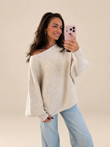 Women’s elegant jumper in Cream with a wide neckline and wide sleeves, detail view | Lisa’s Boutique