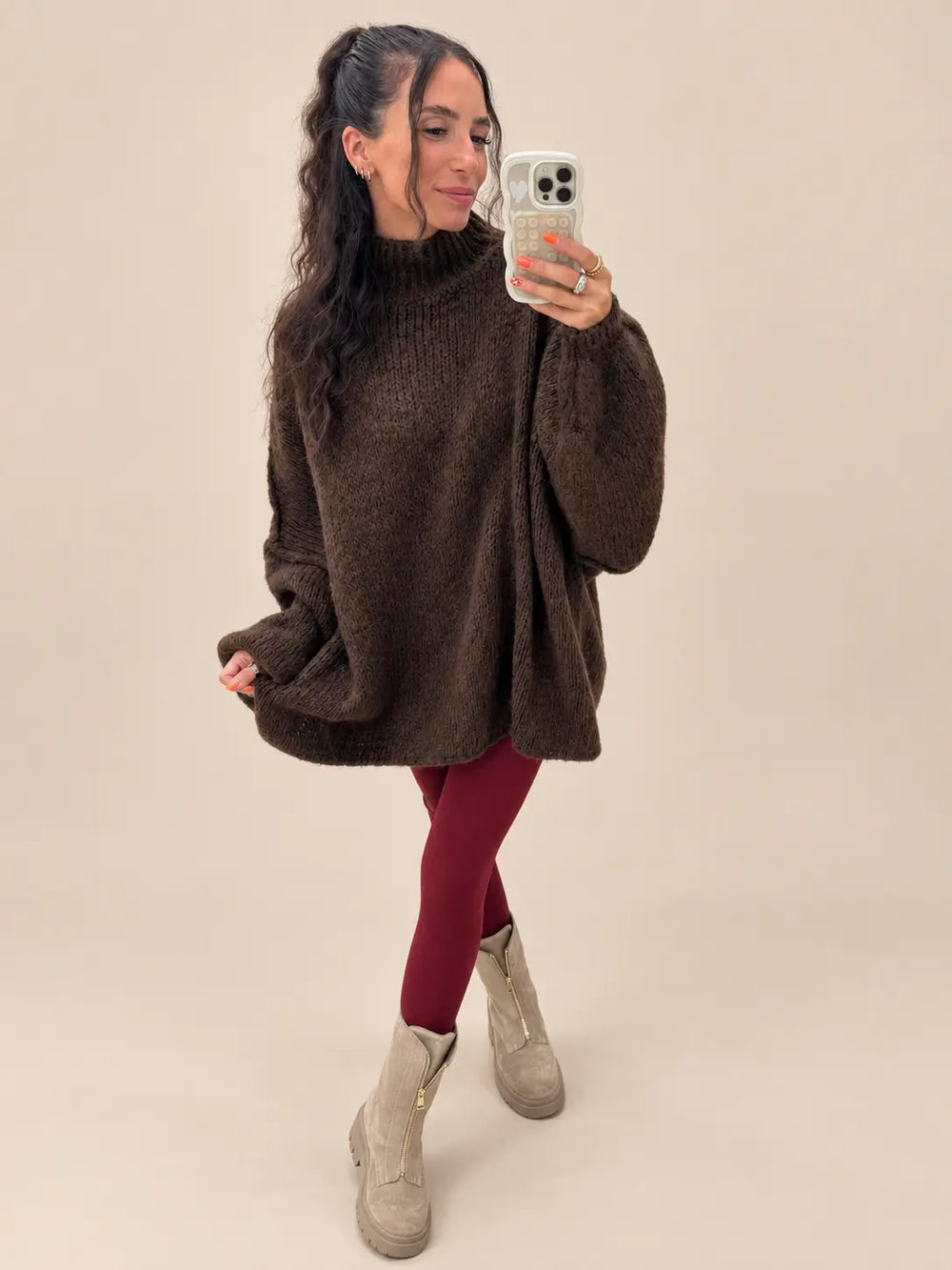 Oversize Strickpullover Damen in Braun mit Leggings in Bordeaux | Lisa’s Boutique