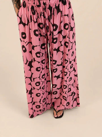 Flowerprint Hose Damen in Braun und Rosa, Detailansicht des Musters | Lisa’s Boutique