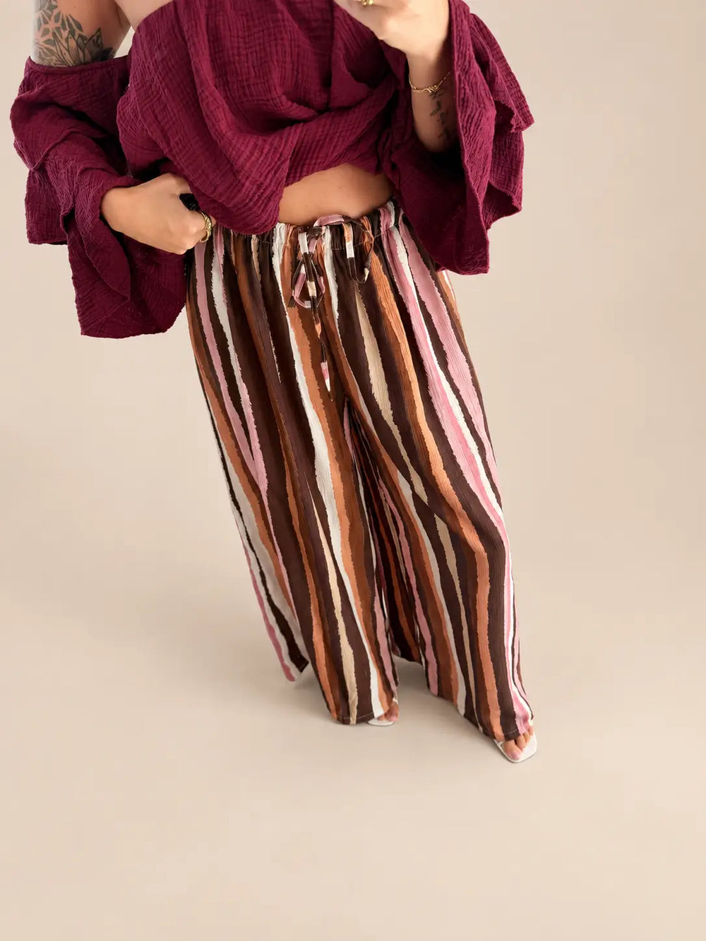 Gestreifte Schlabberhose Damen in Braun, Detailansicht | Lisa’s Boutique