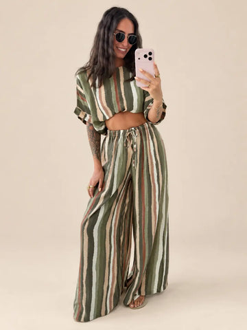 Szerokie spodnie damskie w paski w kolorze khaki, stylizacja z pasującym crop topem | Lisa’s Boutique