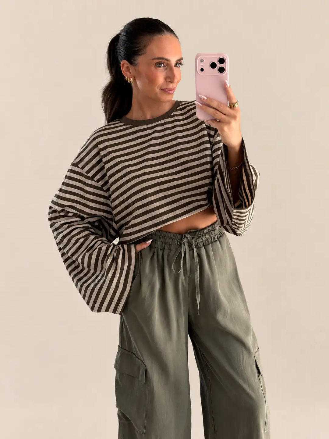 Maglia a righe donna in kaki, primo piano sulle maniche ampie | Lisa’s Boutique