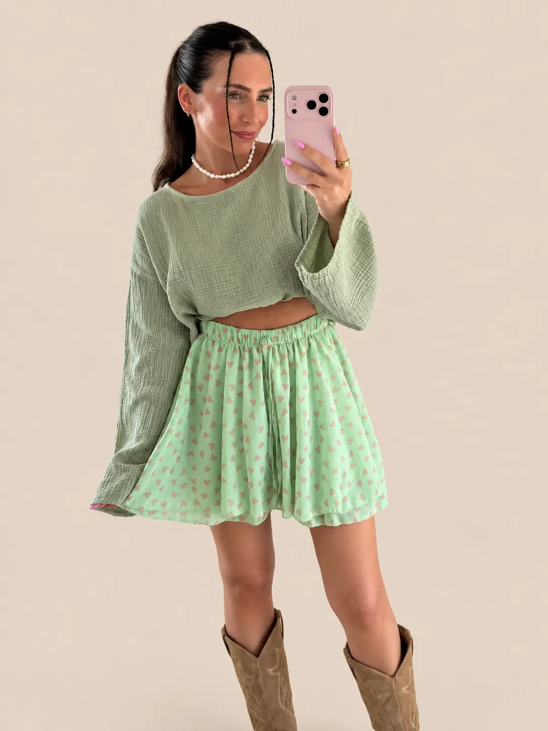 Herz Hosenrock Damen in Hellgrün mit Musselin Langarmshirt in Khaki | Lisa’s Boutique